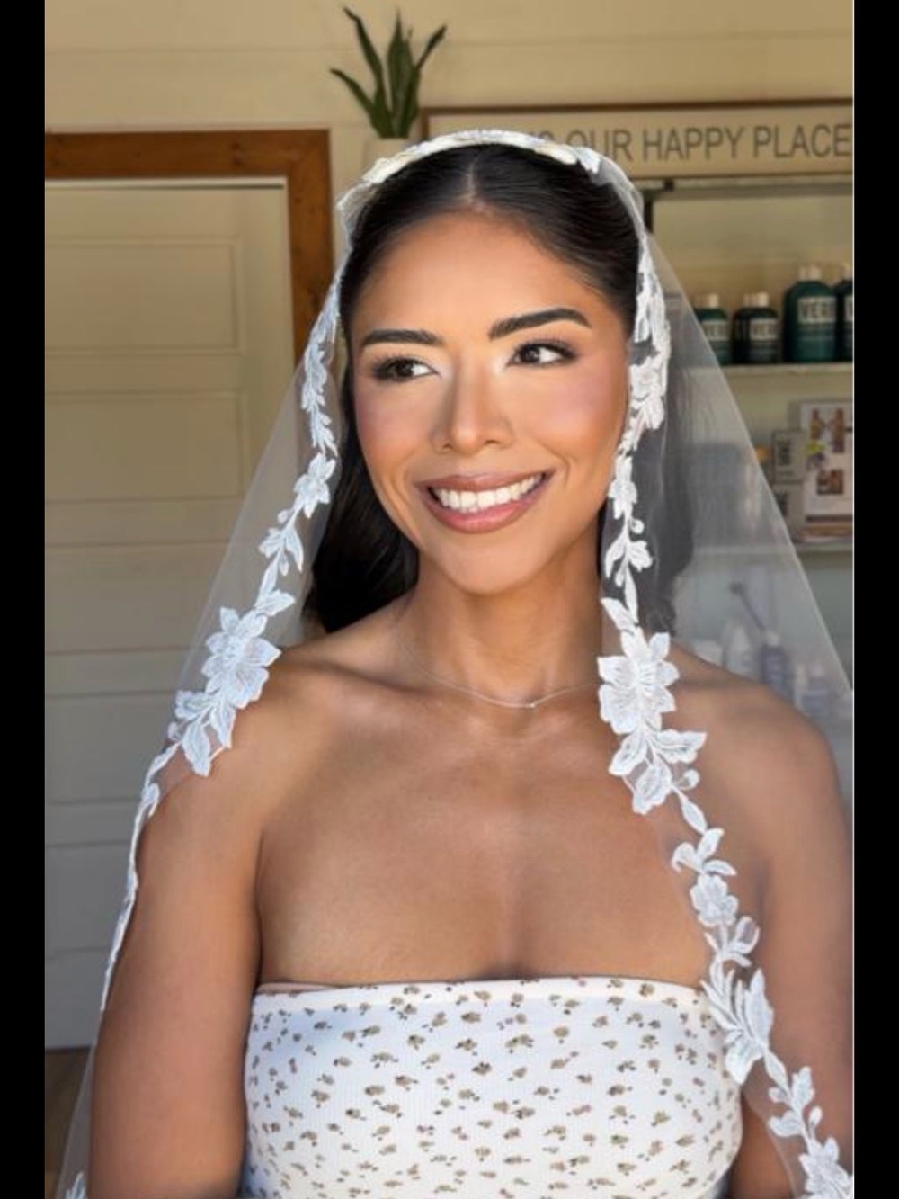 White Lace-Trim Bridal Mantilla Veil - Elegant Wedding Headpiece